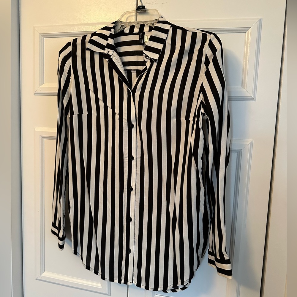 H&M divided striped button up